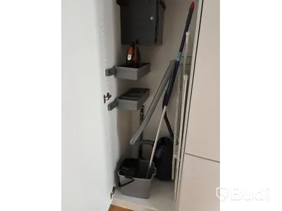 Inventarier till fullt möblerad enrummare - se alla bilder för komplett innehåll