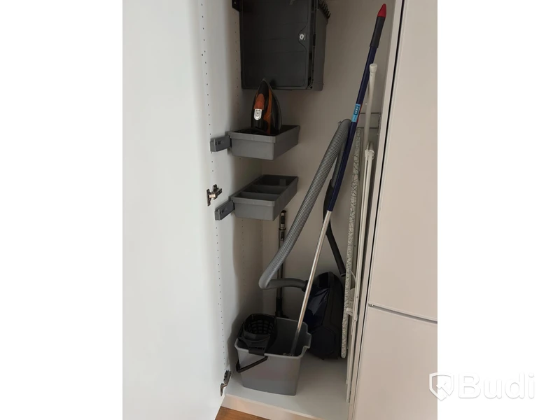 Inventarier till fullt möblerad enrummare - se alla bilder för komplett innehåll