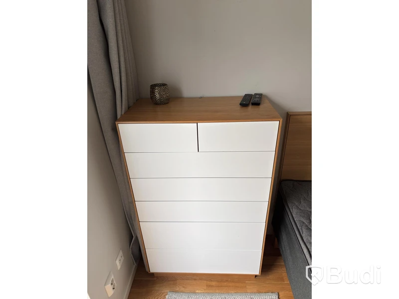 Inventarier till fullt möblerad enrummare - se alla bilder för komplett innehåll