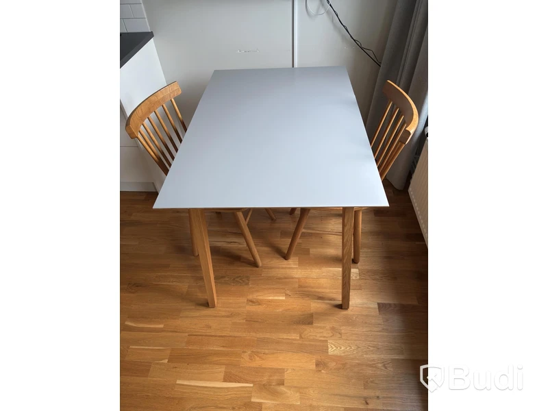 Inventarier till fullt möblerad enrummare - se alla bilder för komplett innehåll