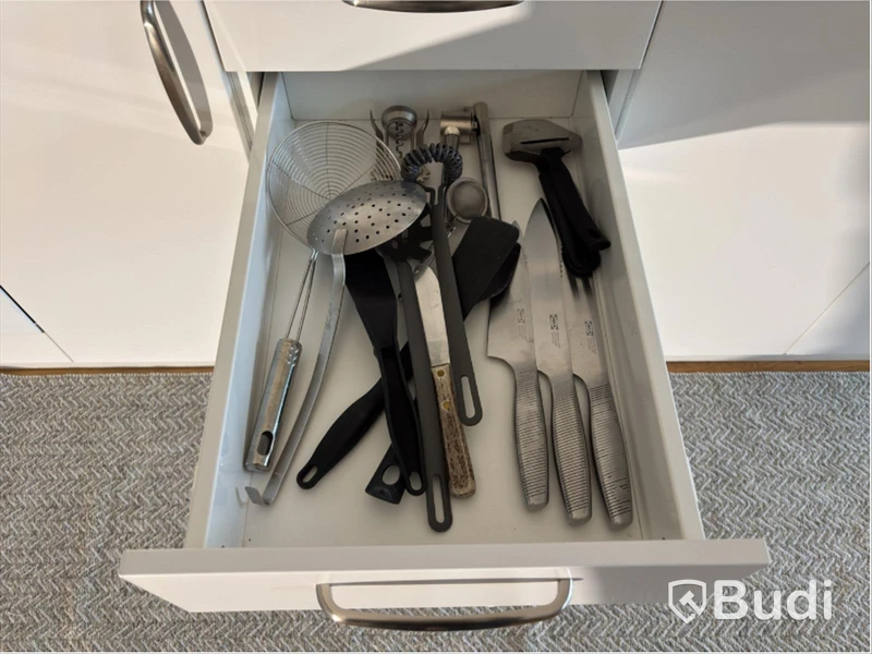 Inventarier till fullt möblerad tvårummare - se alla bilder för komplett innehåll