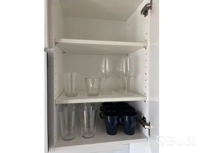 Inventarier till fullt möblerad enrummare - se alla bilder för komplett innehåll