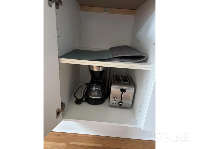 Inventarier till fullt möblerad enrummare - se alla bilder för komplett innehåll
