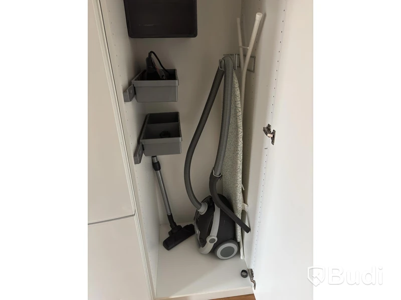Inventarier till fullt möblerad enrummare - se alla bilder för komplett innehåll