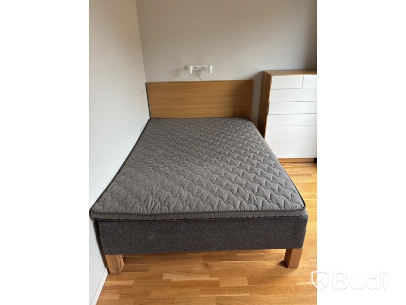 Inventarier till fullt möblerad enrummare - se alla bilder för komplett innehåll