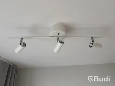 Inventarier till fullt möblerad enrummare - se alla bilder för komplett innehåll