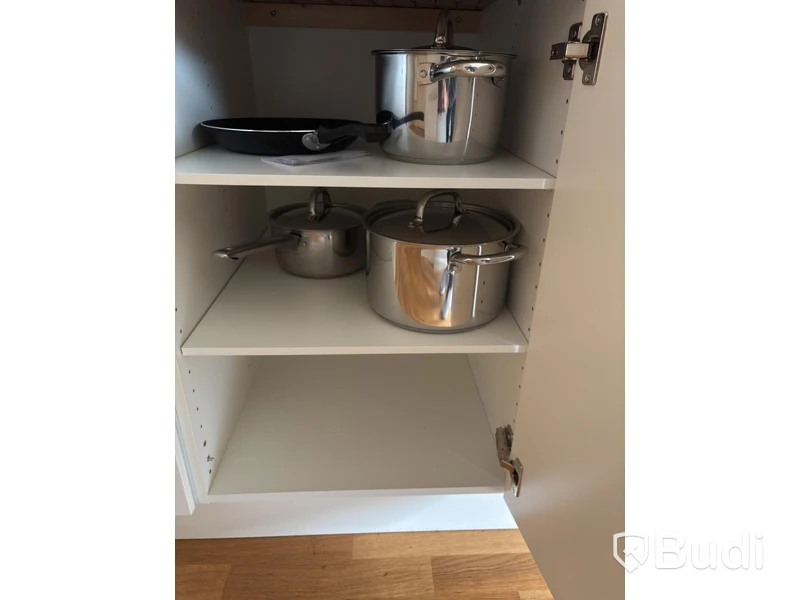 Inventarier till fullt möblerad tvårummare - se alla bilder för komplett innehåll
