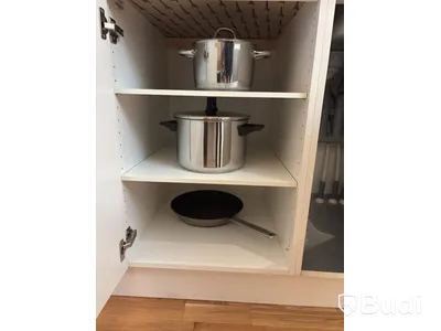Inventarier till fullt möblerad enrummare - se alla bilder för komplett innehåll