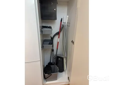 Inventarier till fullt möblerad enrummare - se alla bilder för komplett innehåll