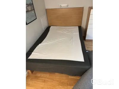 Inventarier till fullt möblerad enrummare - se alla bilder för komplett innehåll
