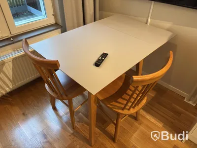 Inventarier till fullt möblerad enrummare - se alla bilder för komplett innehåll