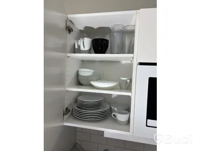 Inventarier till fullt möblerad enrummare - se alla bilder för komplett innehåll