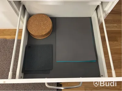 Inventarier till fullt möblerad enrummare - se alla bilder för komplett innehåll