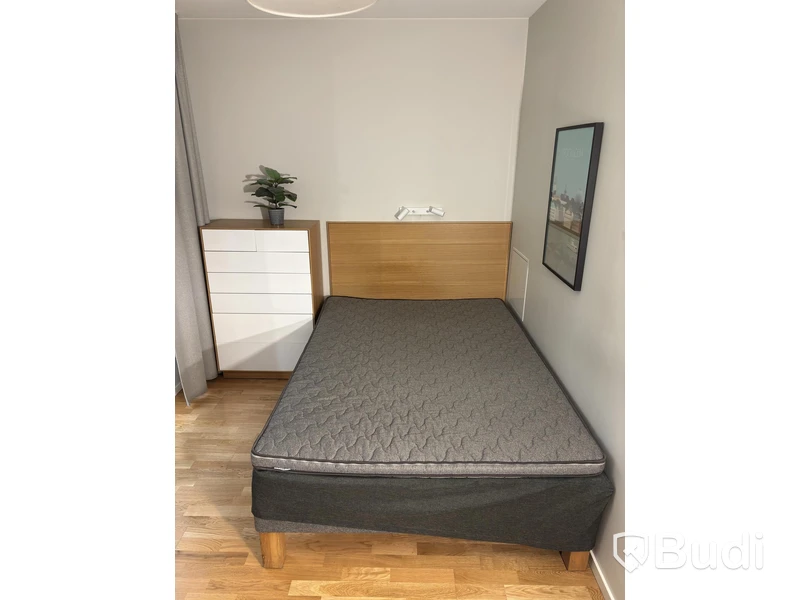 Inventarier till fullt möblerad enrummare - se alla bilder för komplett innehåll