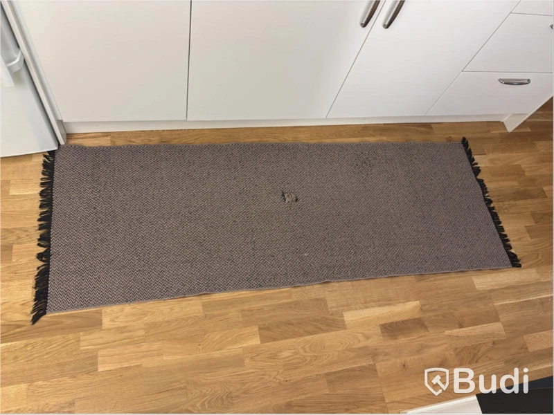 Inventarier till fullt möblerad enrummare - se alla bilder för komplett innehåll