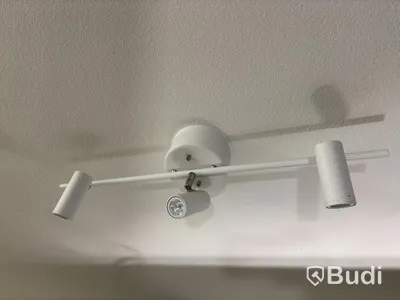 Inventarier till fullt möblerad enrummare - se alla bilder för komplett innehåll