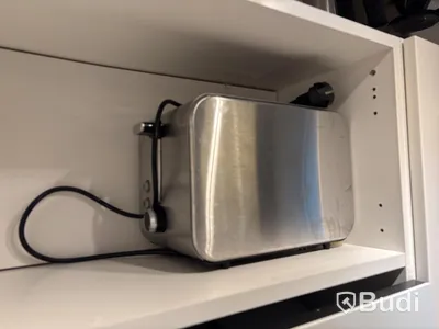 Inventarier till fullt möblerad enrummare - se alla bilder för komplett innehåll
