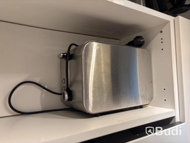 Inventarier till fullt möblerad enrummare - se alla bilder för komplett innehåll
