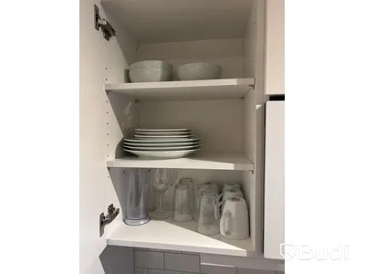 Inventarier till fullt möblerad enrummare - se alla bilder för komplett innehåll