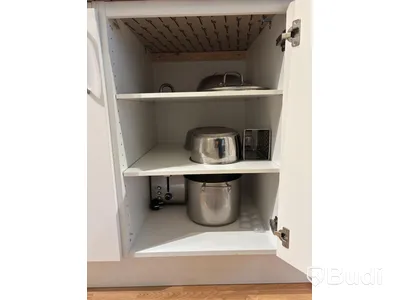 Inventarier till fullt möblerad enrummare - se alla bilder för komplett innehåll