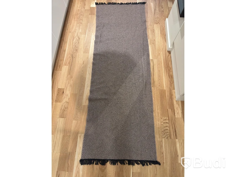 Inventarier till fullt möblerad enrummare - se alla bilder för komplett innehåll