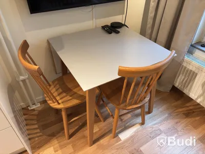 Inventarier till fullt möblerad enrummare - se alla bilder för komplett innehåll