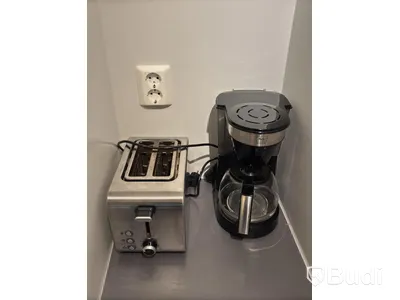 Inventarier till fullt möblerad enrummare - se alla bilder för komplett innehåll