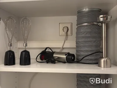 Inventarier till fullt möblerad enrummare - se alla bilder för komplett innehåll