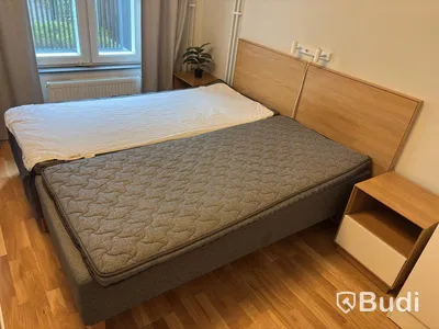 Inventarier till fullt möblerad enrummare - se alla bilder för komplett innehåll