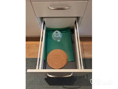 Inventarier till fullt möblerad enrummare - se alla bilder för komplett innehåll
