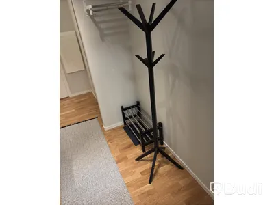 Inventarier till fullt möblerad enrummare - se alla bilder för komplett innehåll