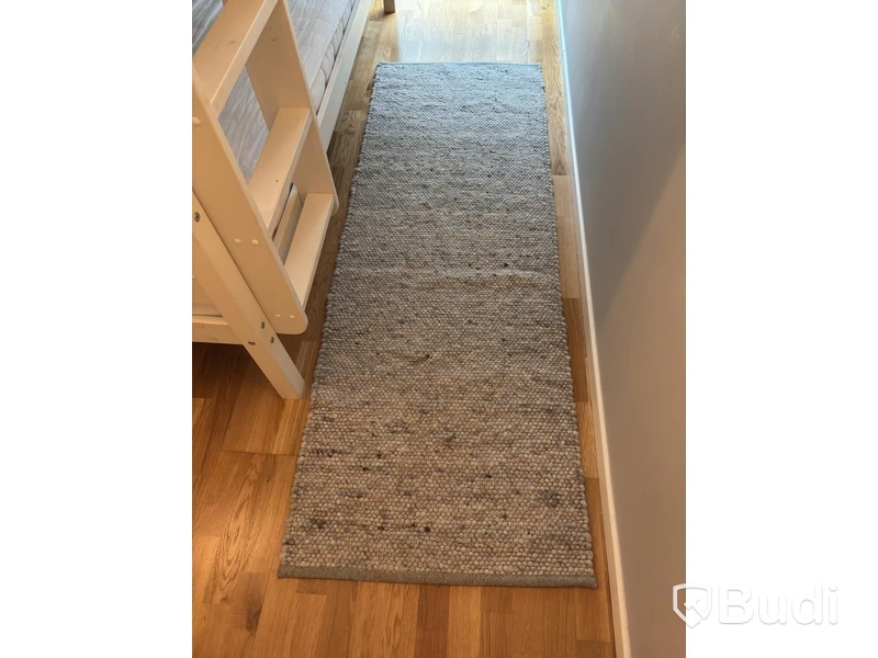 Inventarier till fullt möblerad enrummare - se alla bilder för komplett innehåll