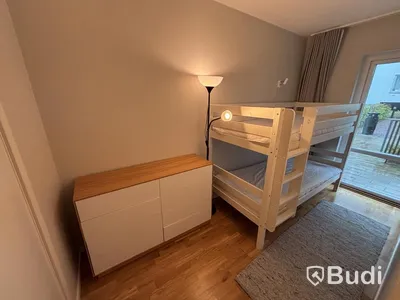 Inventarier till fullt möblerad enrummare - se alla bilder för komplett innehåll