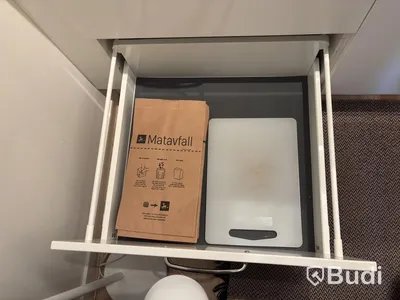 Inventarier till fullt möblerad enrummare - se alla bilder för komplett innehåll
