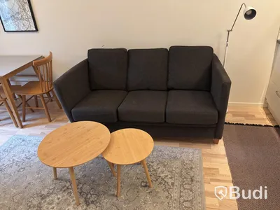Inventarier till fullt möblerad enrummare - se alla bilder för komplett innehåll