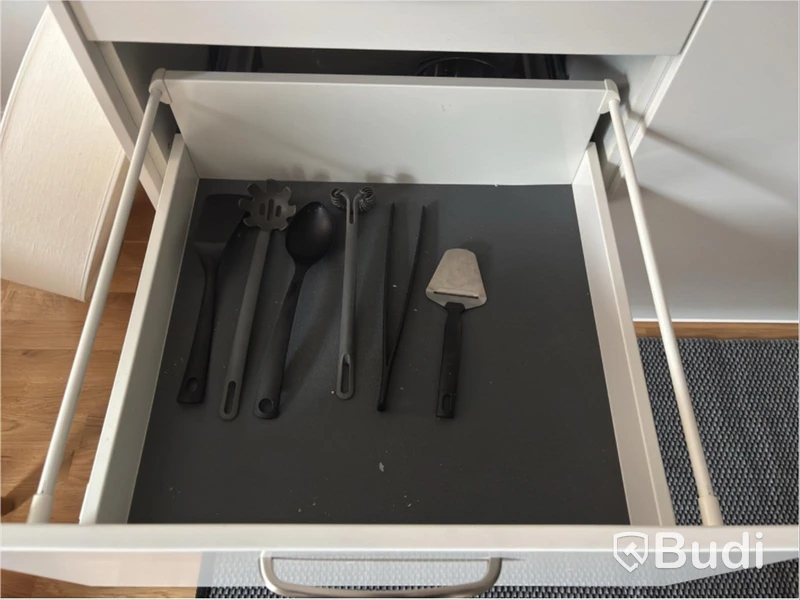 Inventarier till fullt möblerad tvårummare - se alla bilder för komplett innehåll