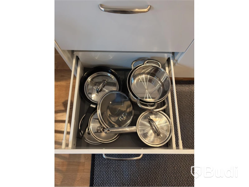 Inventarier till fullt möblerad tvårummare - se alla bilder för komplett innehåll