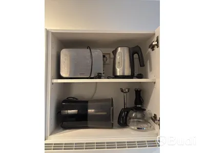 Inventarier till fullt möblerad enrummare - se alla bilder för komplett innehåll