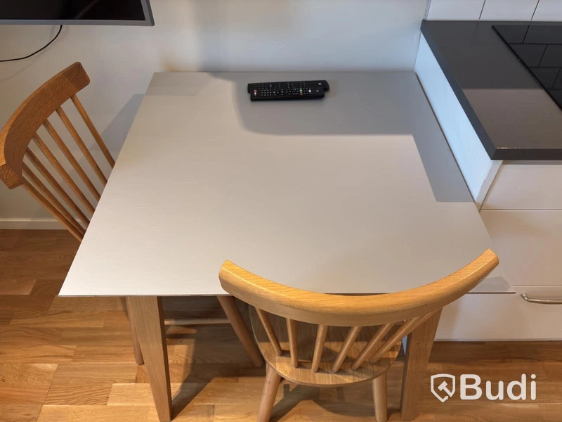 Inventarier till fullt möblerad tvårummare - se alla bilder för komplett innehåll