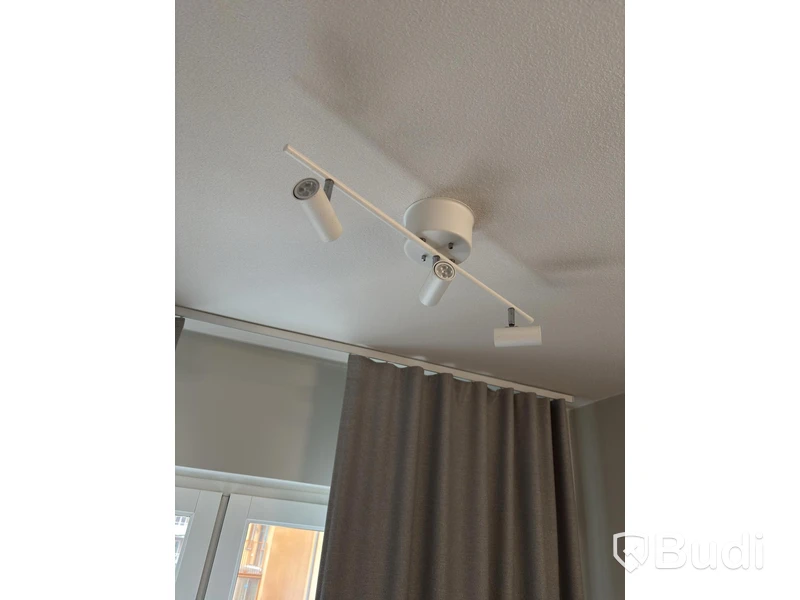 Inventarier till fullt möblerad enrummare - se alla bilder för komplett innehåll
