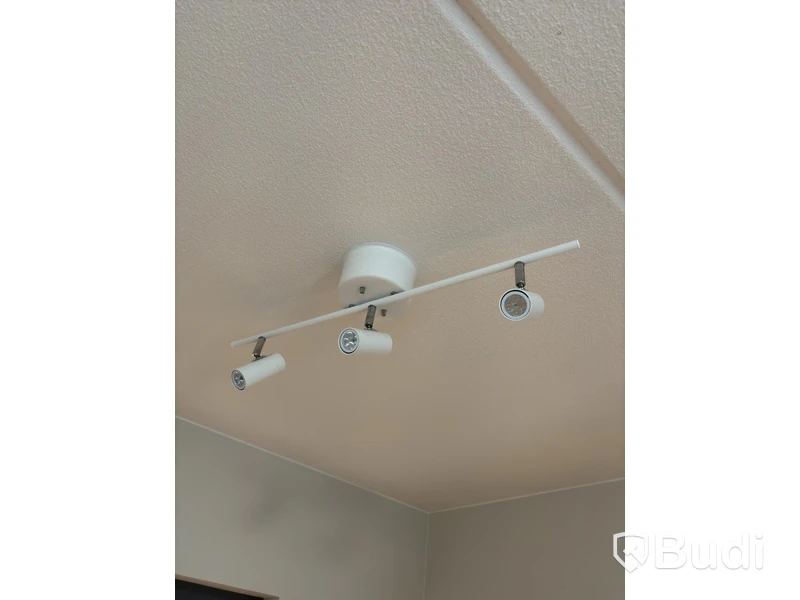 Inventarier till fullt möblerad enrummare - se alla bilder för komplett innehåll
