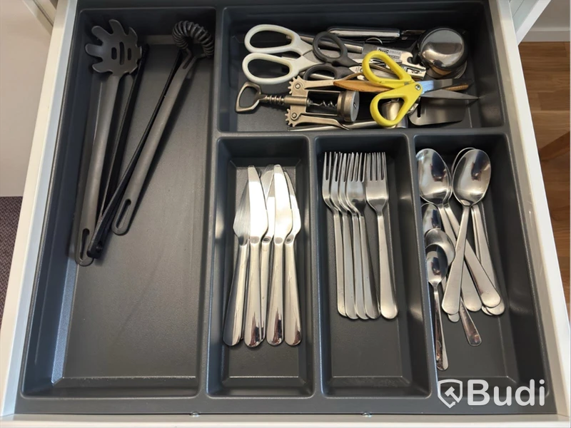 Inventarier till fullt möblerad tvårummare - se alla bilder för komplett innehåll