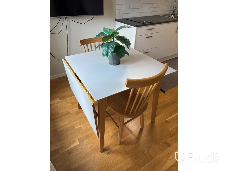 Inventarier till fullt möblerad tvårummare - se alla bilder för komplett innehåll