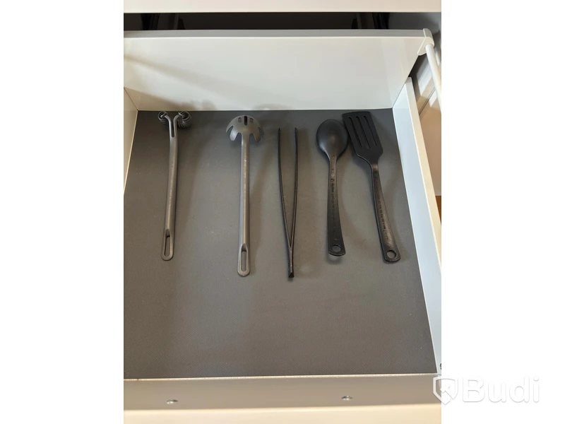 Inventarier till fullt möblerad tvårummare - se alla bilder för komplett innehåll