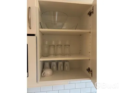 Inventarier till fullt möblerad enrummare - se alla bilder för komplett innehåll