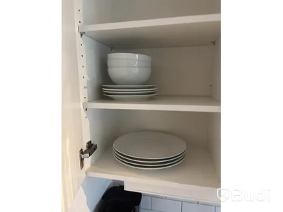 Inventarier till fullt möblerad enrummare - se alla bilder för komplett innehåll
