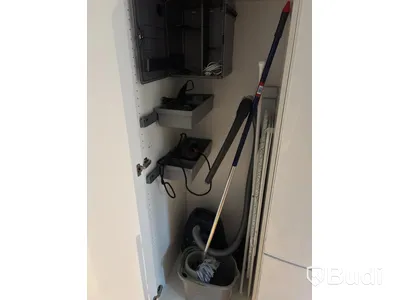 Inventarier till fullt möblerad enrummare - se alla bilder för komplett innehåll