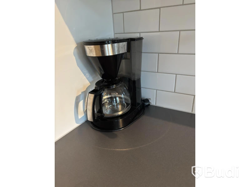 Inventarier till fullt möblerad enrummare - se alla bilder för komplett innehåll