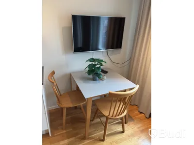 Inventarier till fullt möblerad enrummare - se alla bilder för komplett innehåll