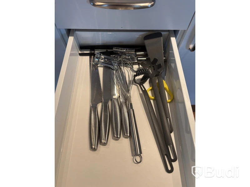Inventarier till fullt möblerad tvårummare - se alla bilder för komplett innehåll